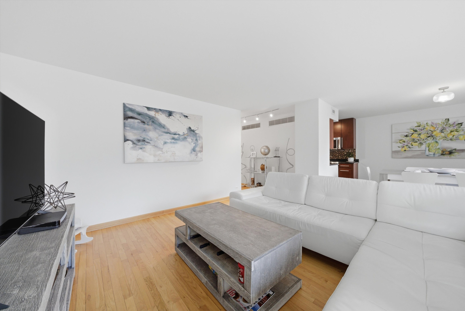 1310 N RITCHIE Court Unit: 10B