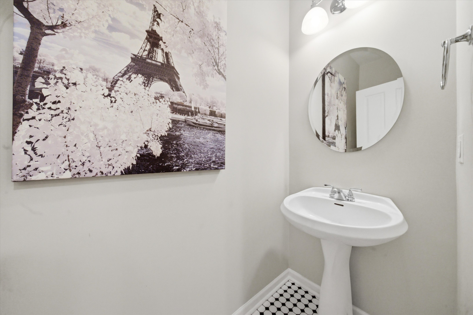 1215 W Lexington Street Unit: J