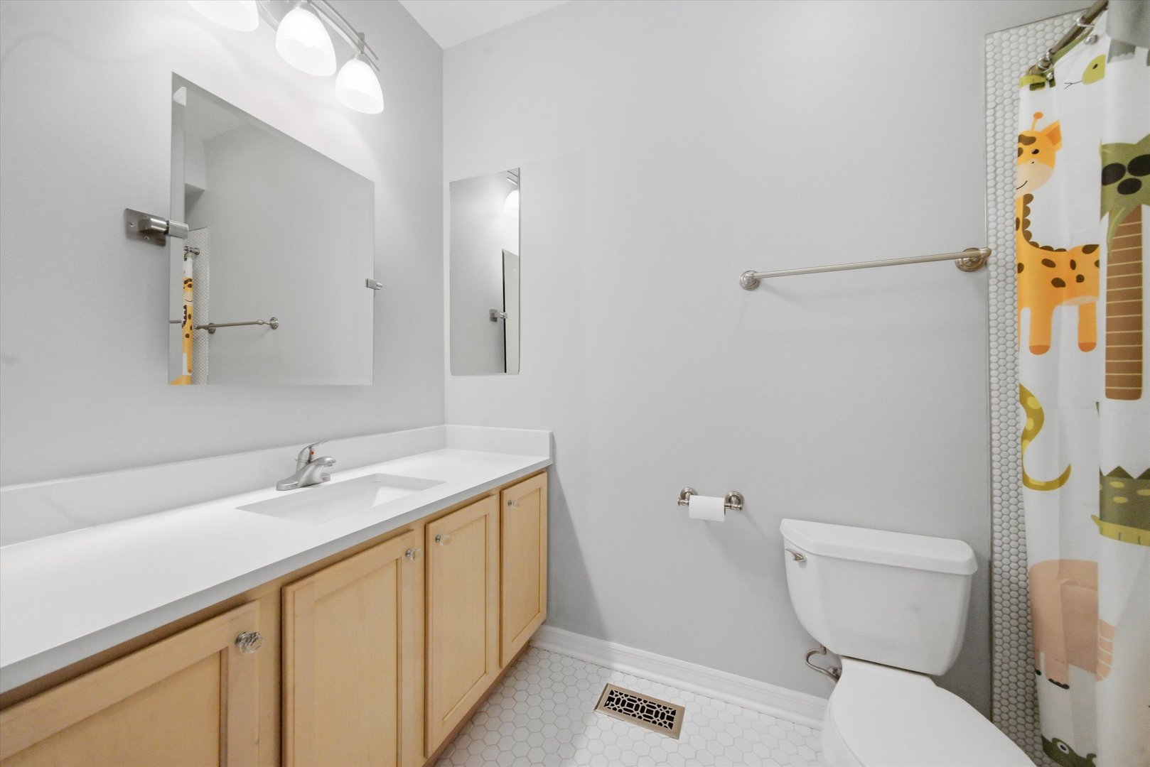 1215 W Lexington Street Unit: J