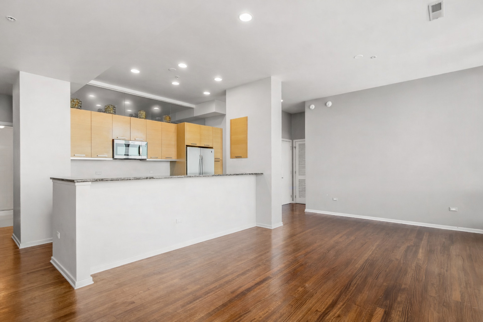 500 W Superior Street Unit: 2002