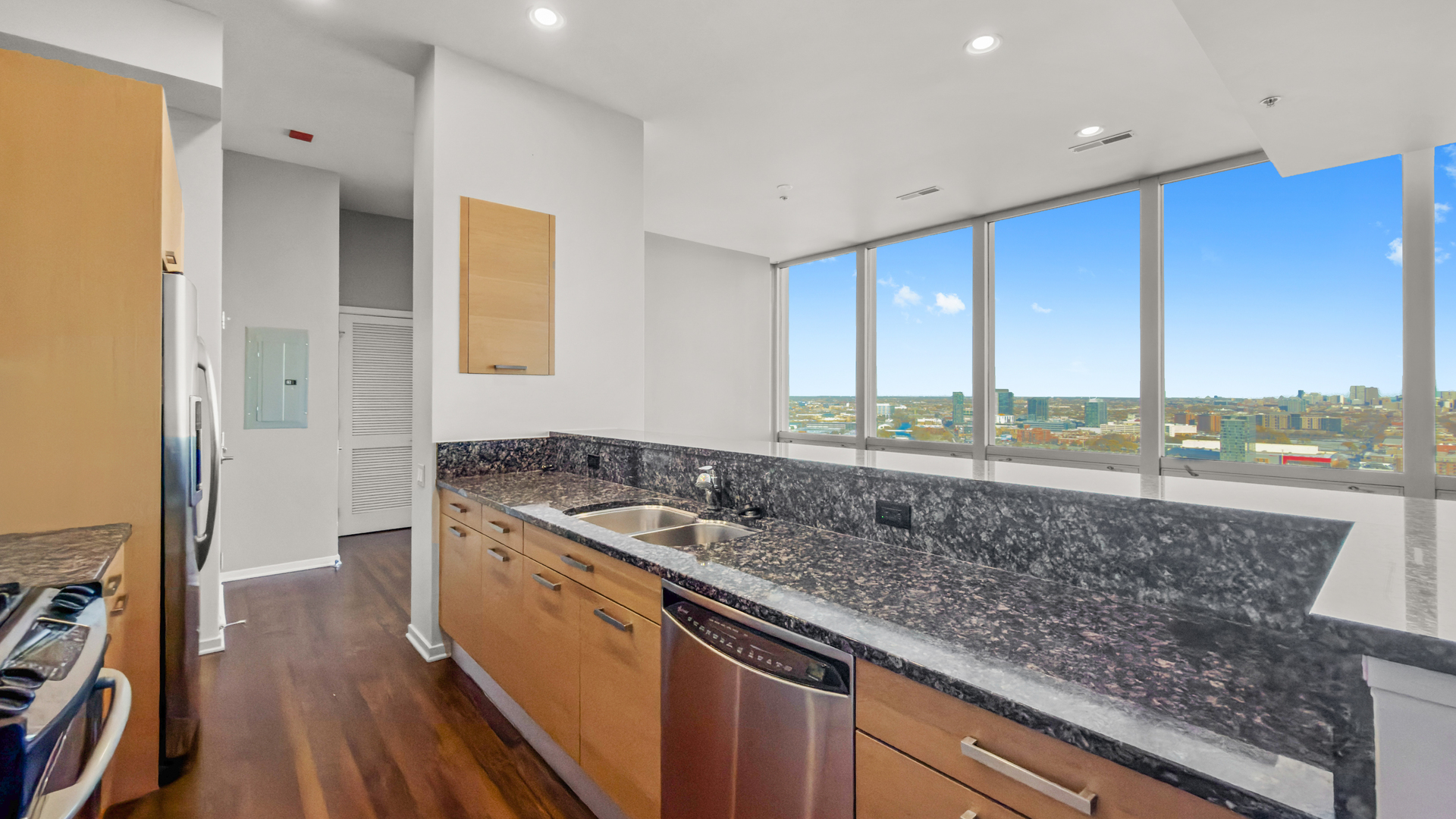 500 W Superior Street Unit: 2002