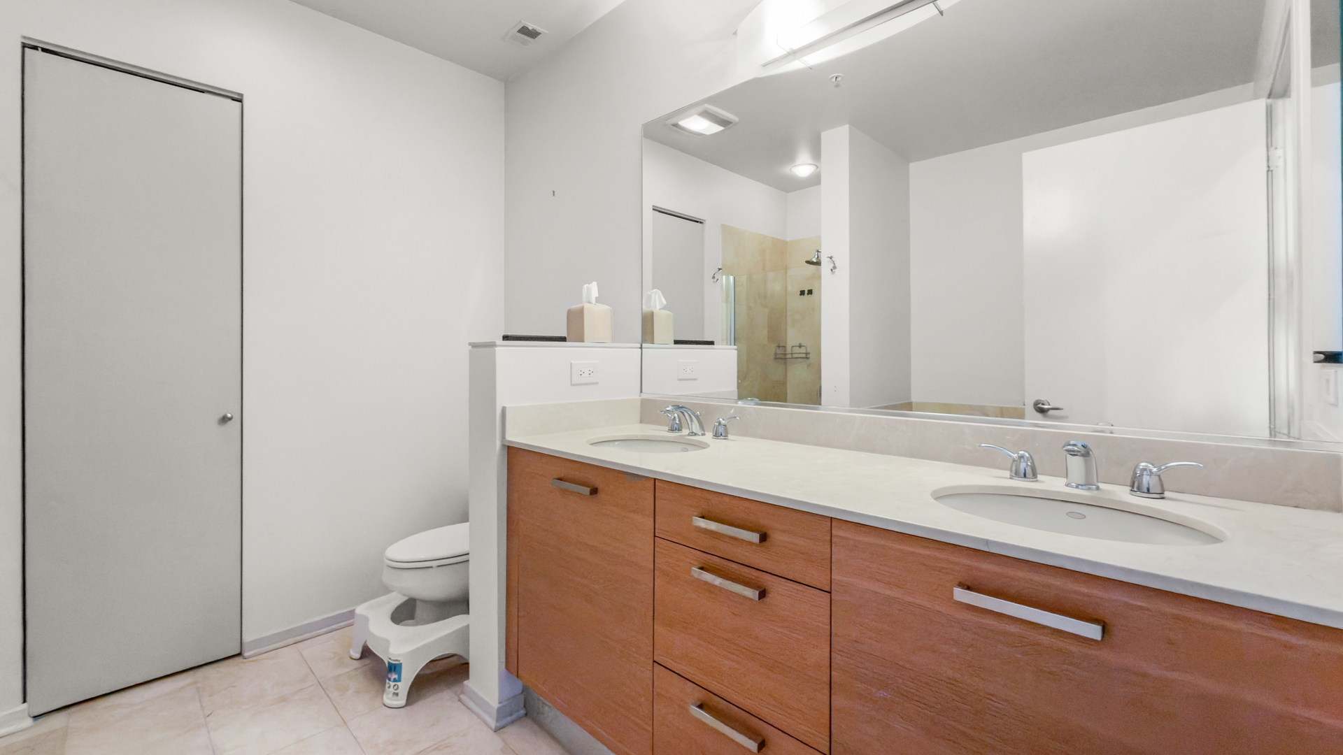 500 W Superior Street Unit: 2002