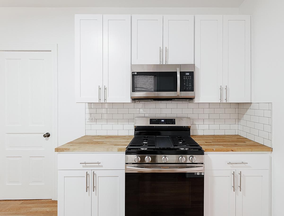 1430 W Superior Street Unit: 2R