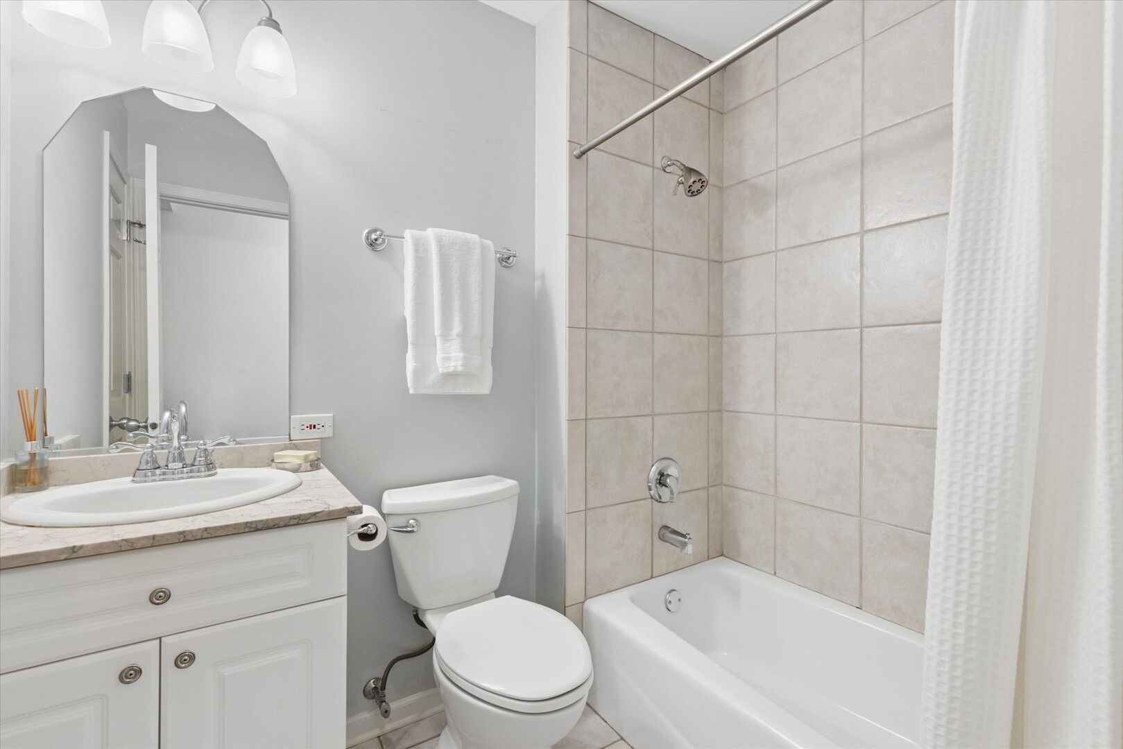1520 N Hudson Avenue Unit: 3