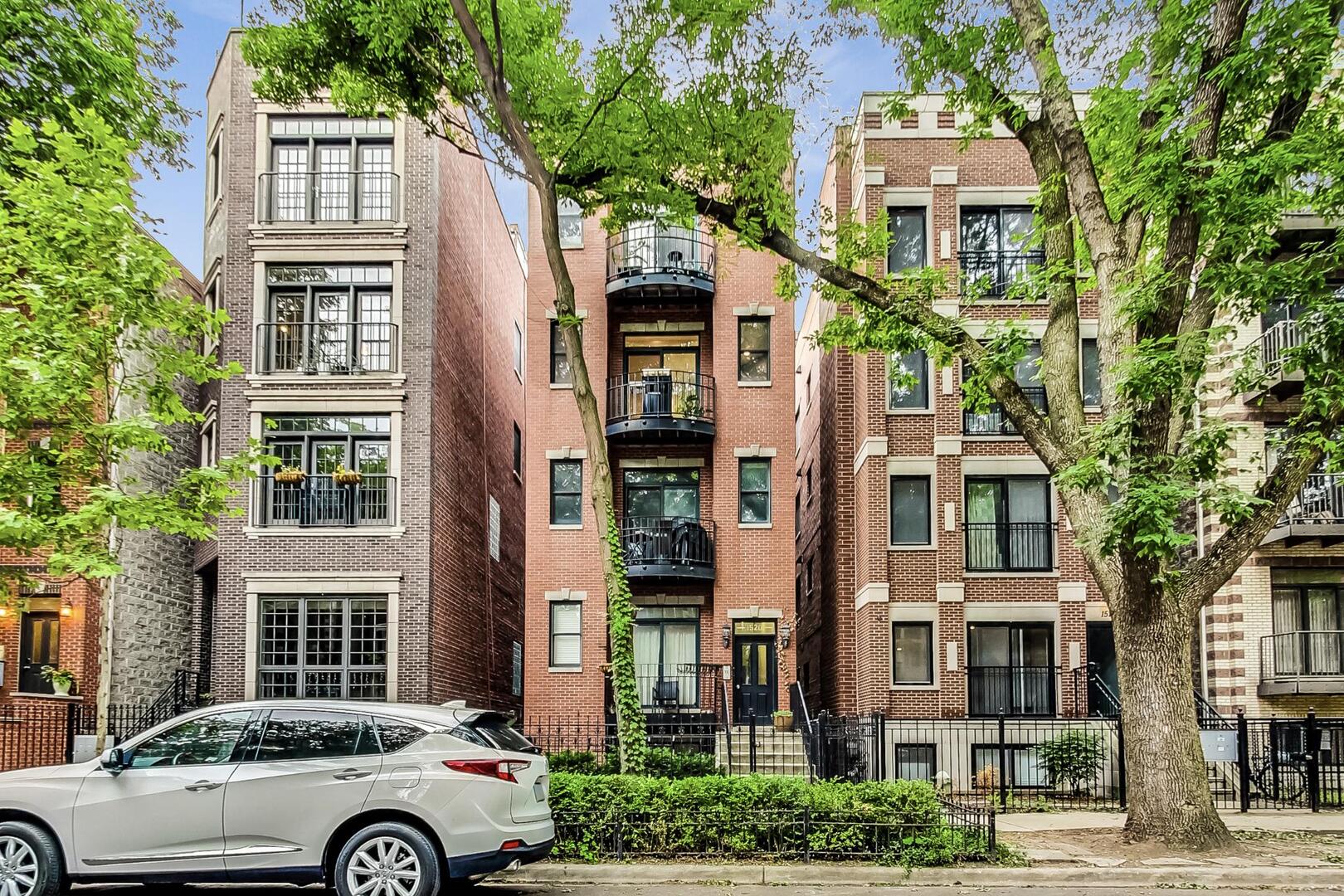 1520 N Hudson Avenue Unit: 3