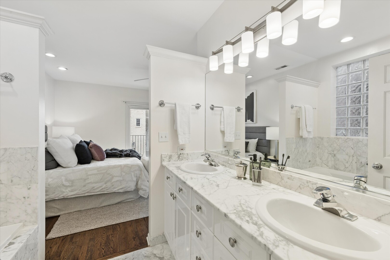 1520 N Hudson Avenue Unit: 3