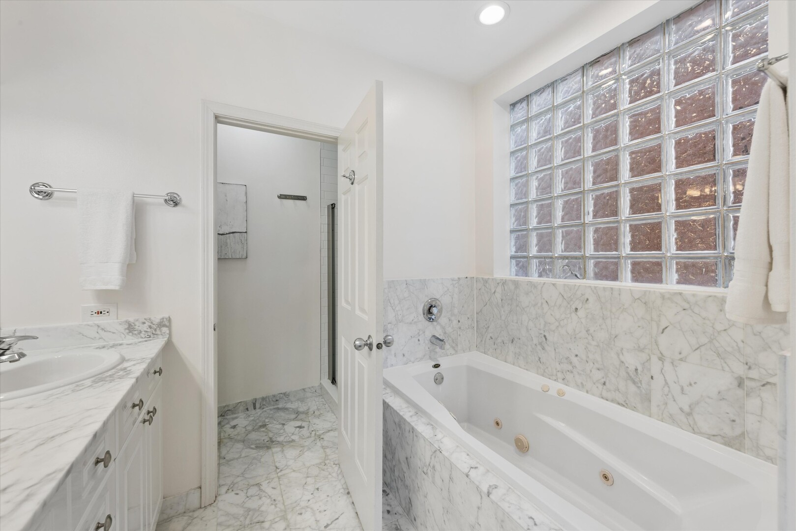1520 N Hudson Avenue Unit: 3
