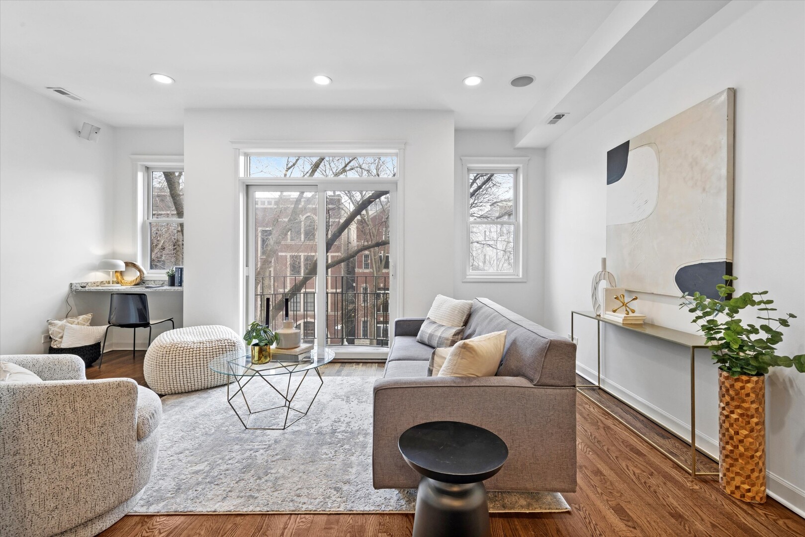 1520 N Hudson Avenue Unit: 3