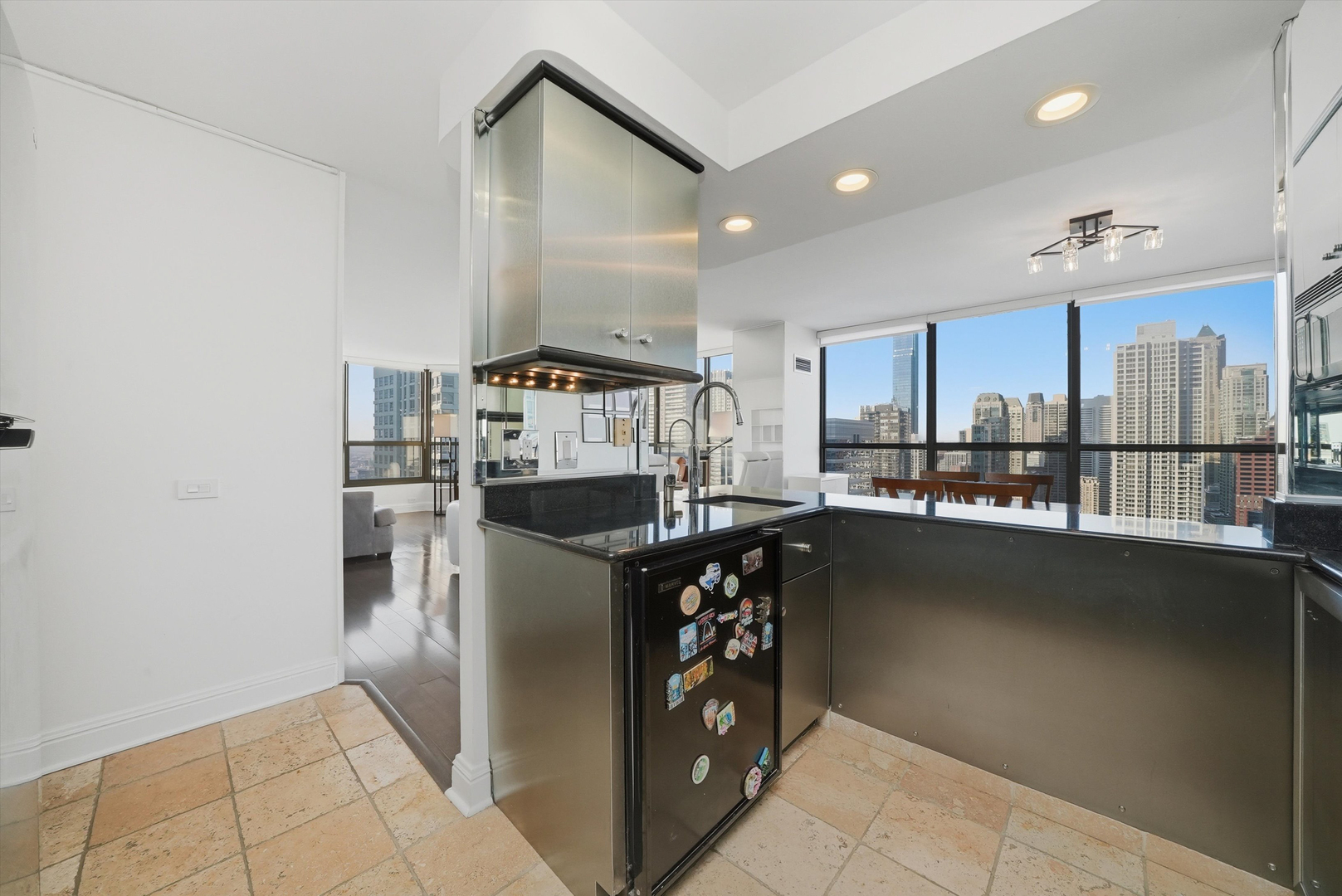 405 N WABASH Avenue Unit: 3803