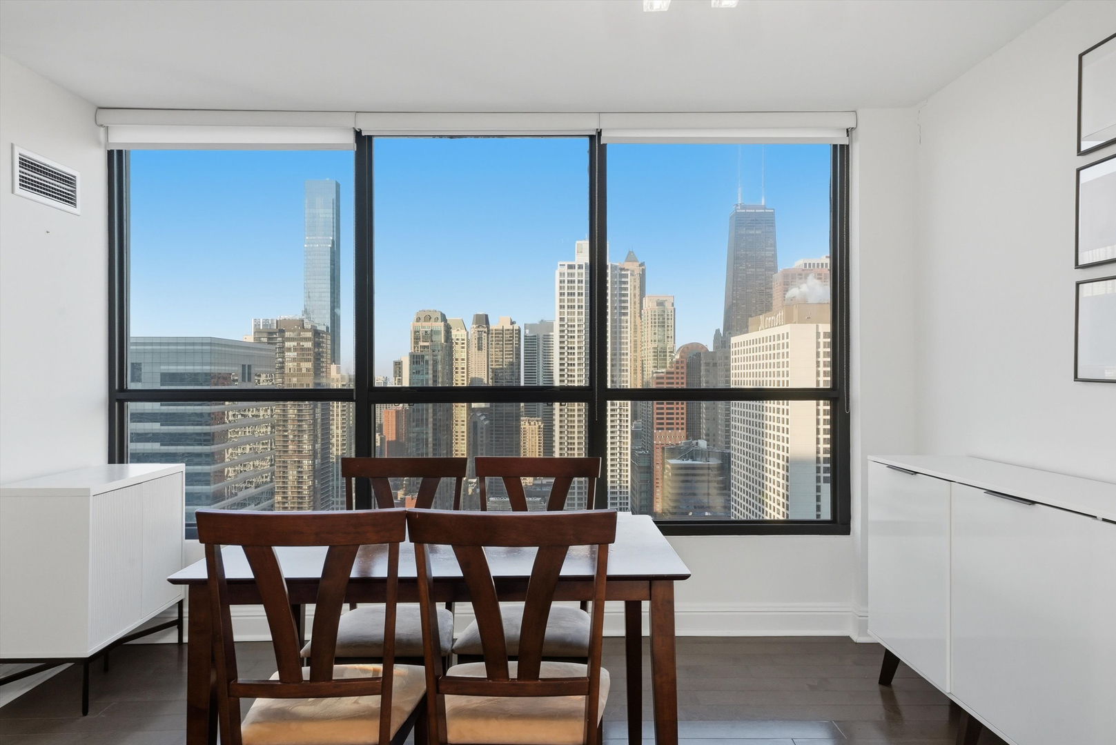 405 N WABASH Avenue Unit: 3803