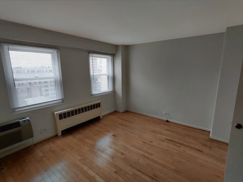 2909 N Sheridan Road Unit: 811