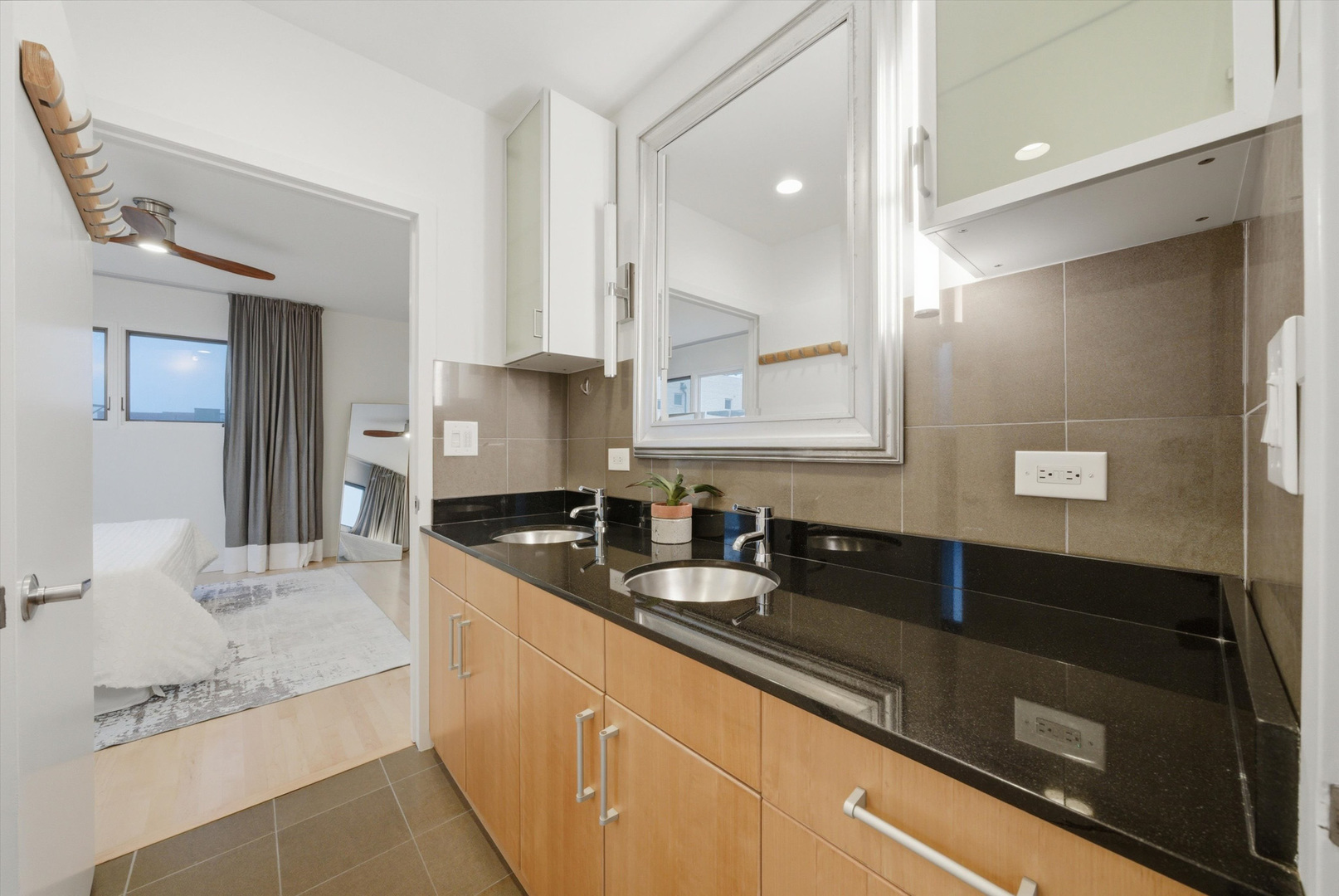 514 N Noble Street Unit: 2