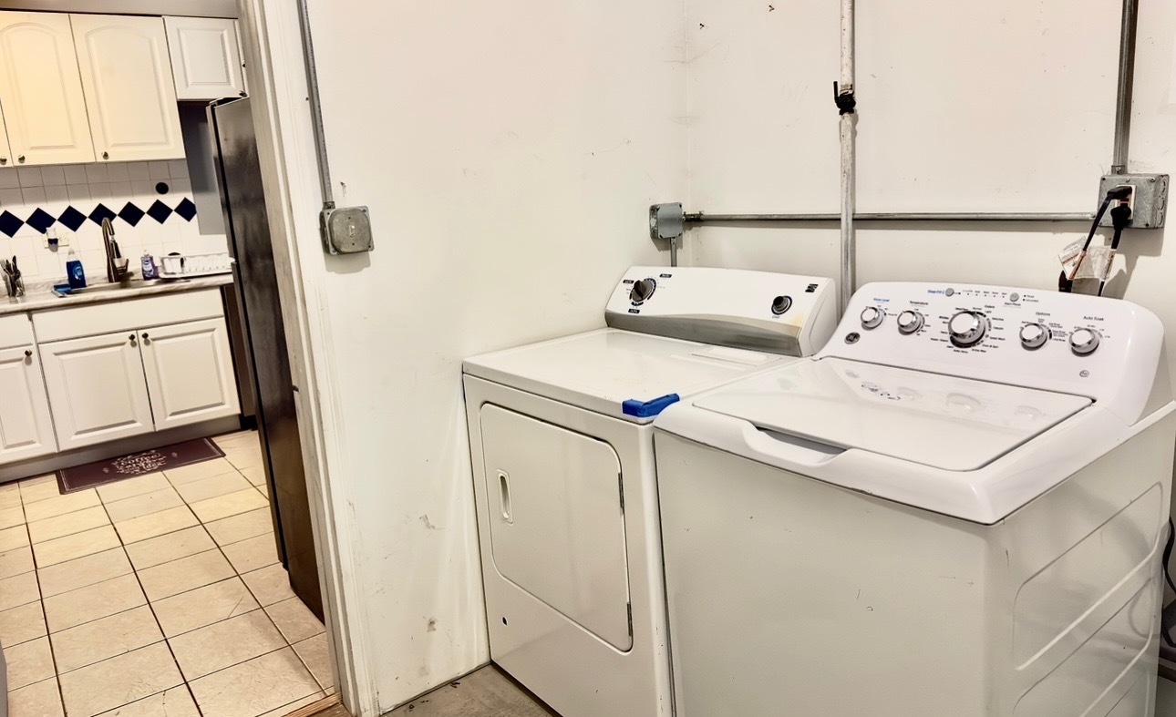 1903 W Fullerton Avenue