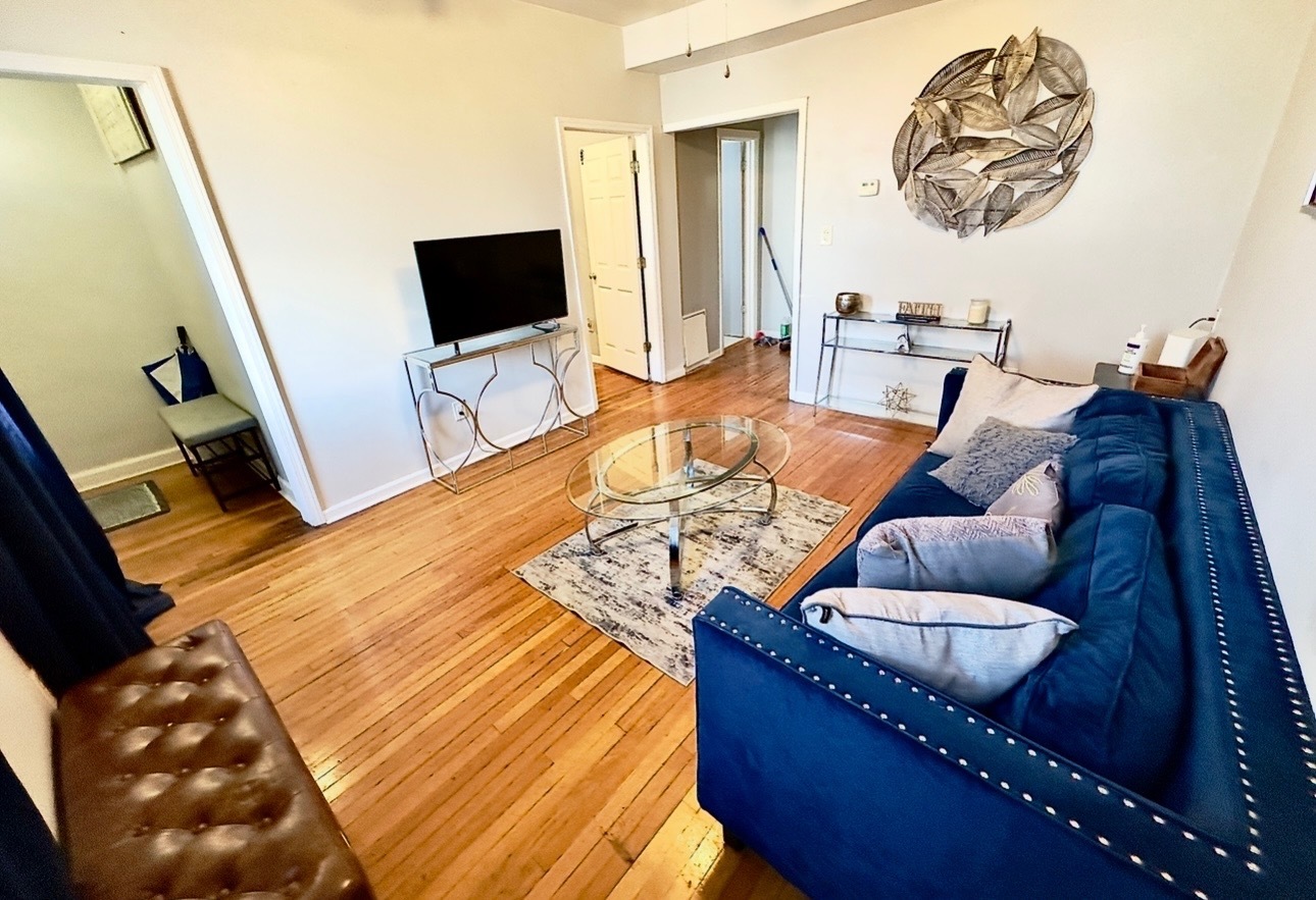 1903 W Fullerton Avenue