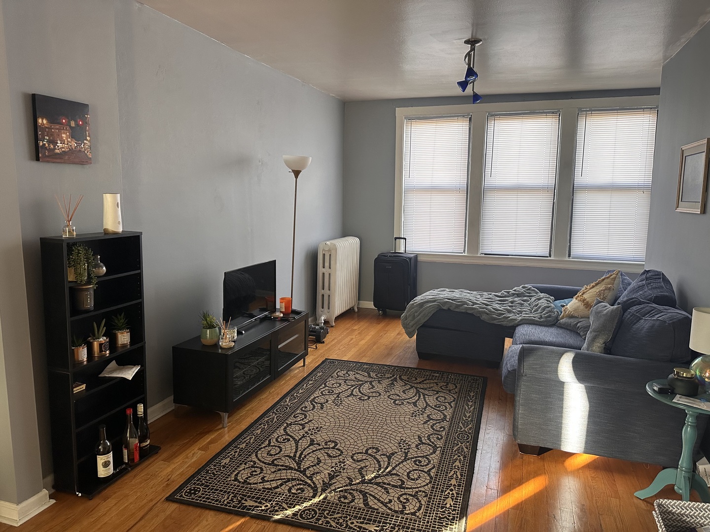 1903 W Fullerton Avenue