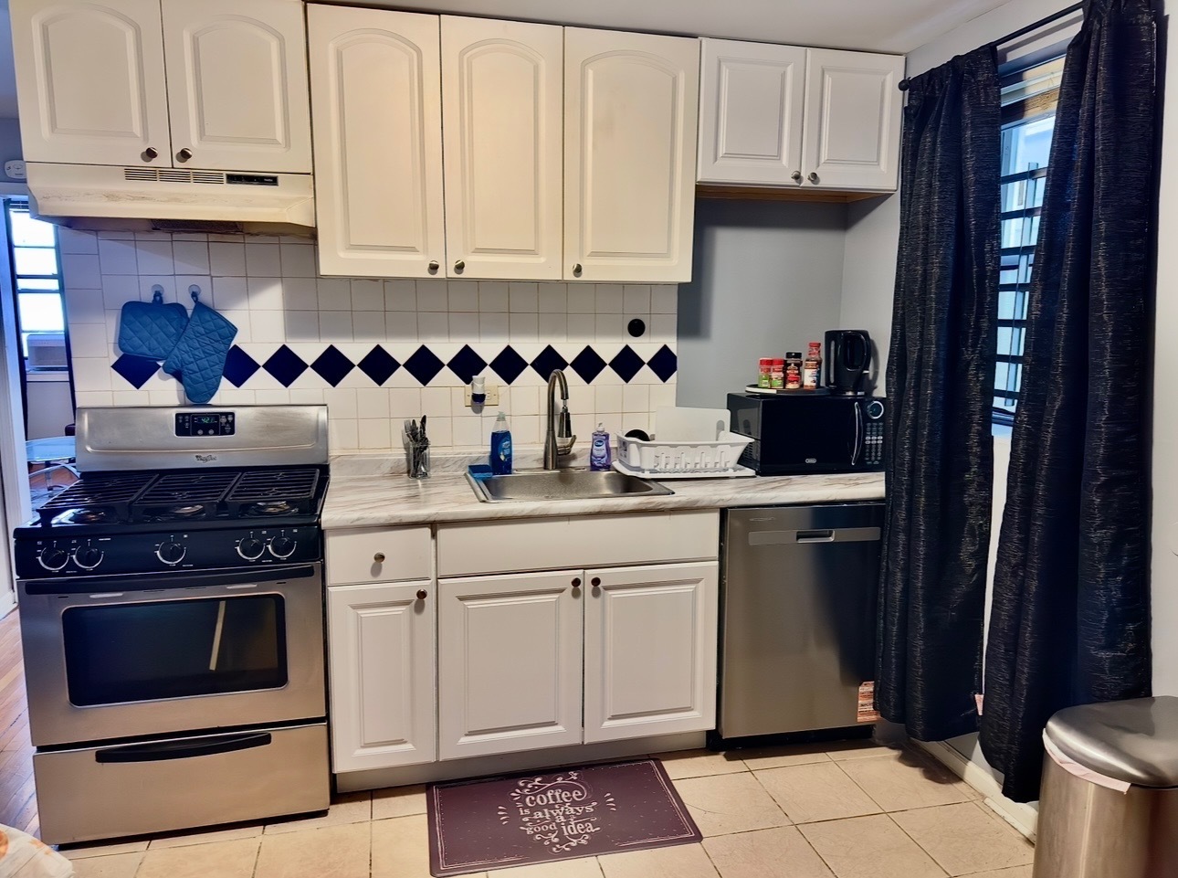 1903 W Fullerton Avenue