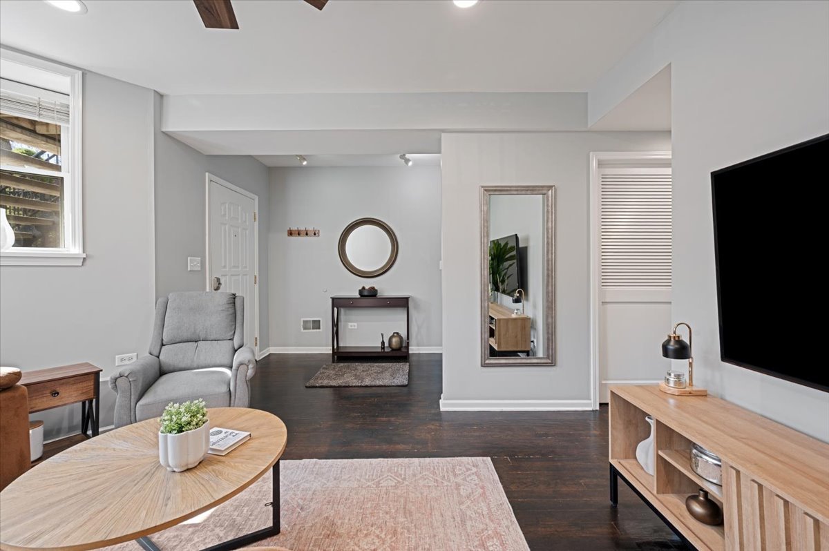 1714 W School Street Unit: 1