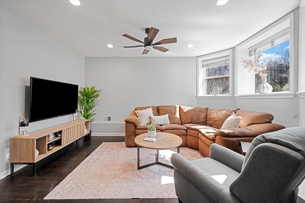 1714 W School Street Unit: 1