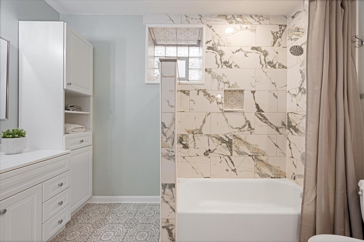 1714 W School Street Unit: 1