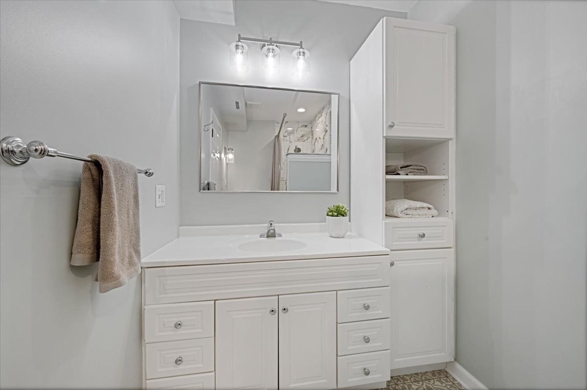 1714 W School Street Unit: 1