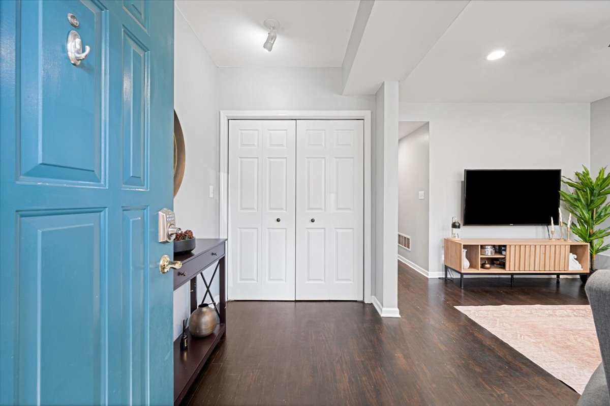 1714 W School Street Unit: 1