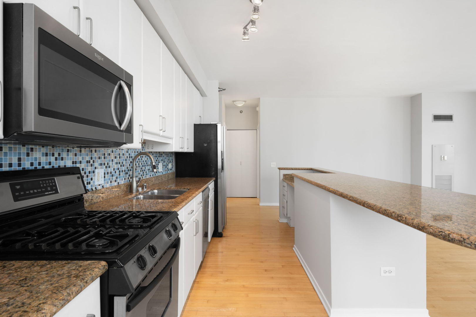 330 N JEFFERSON Street Unit: 2108