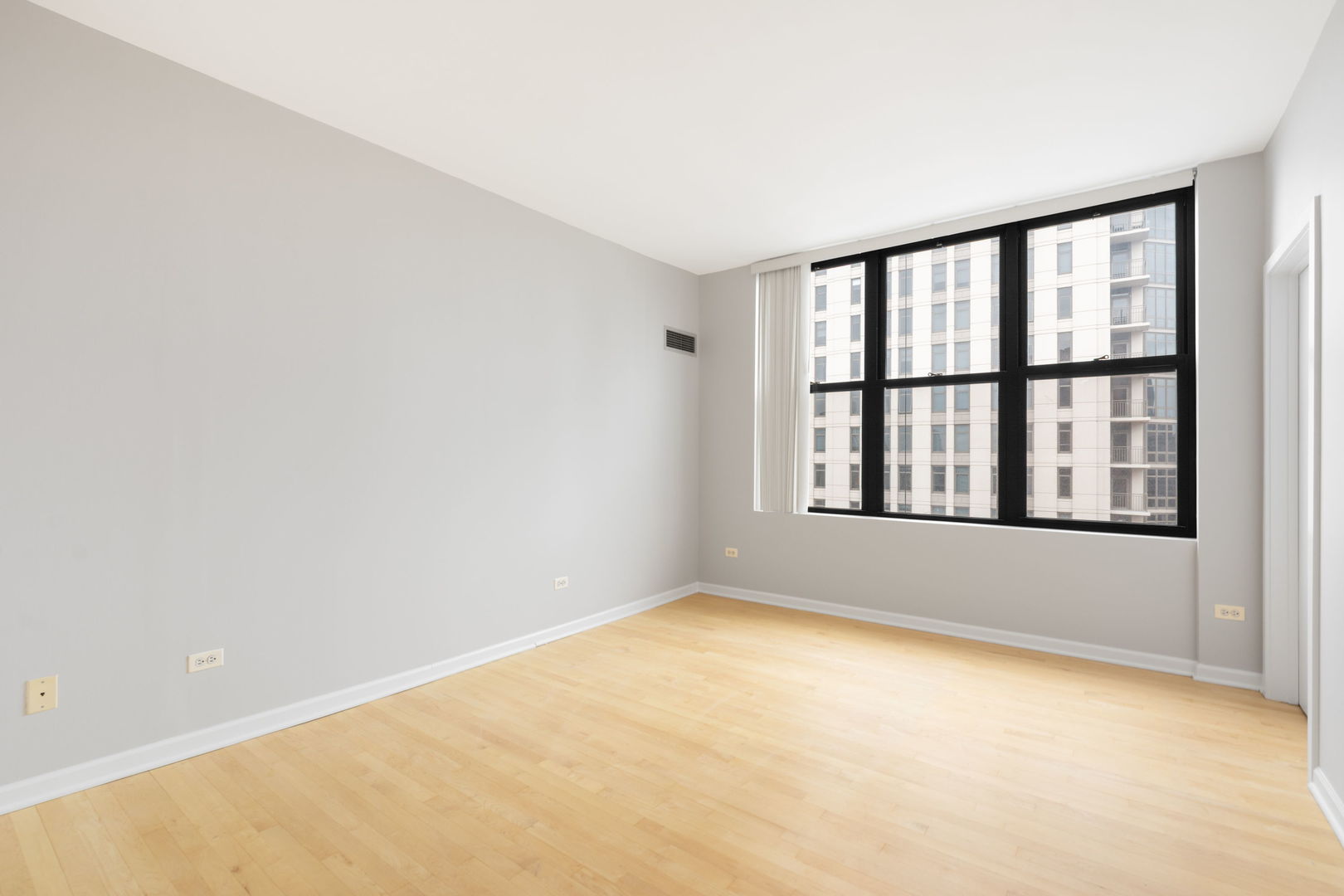 330 N JEFFERSON Street Unit: 2108
