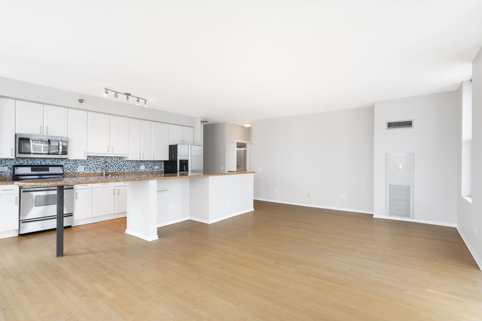 330 N JEFFERSON Street Unit: 2108
