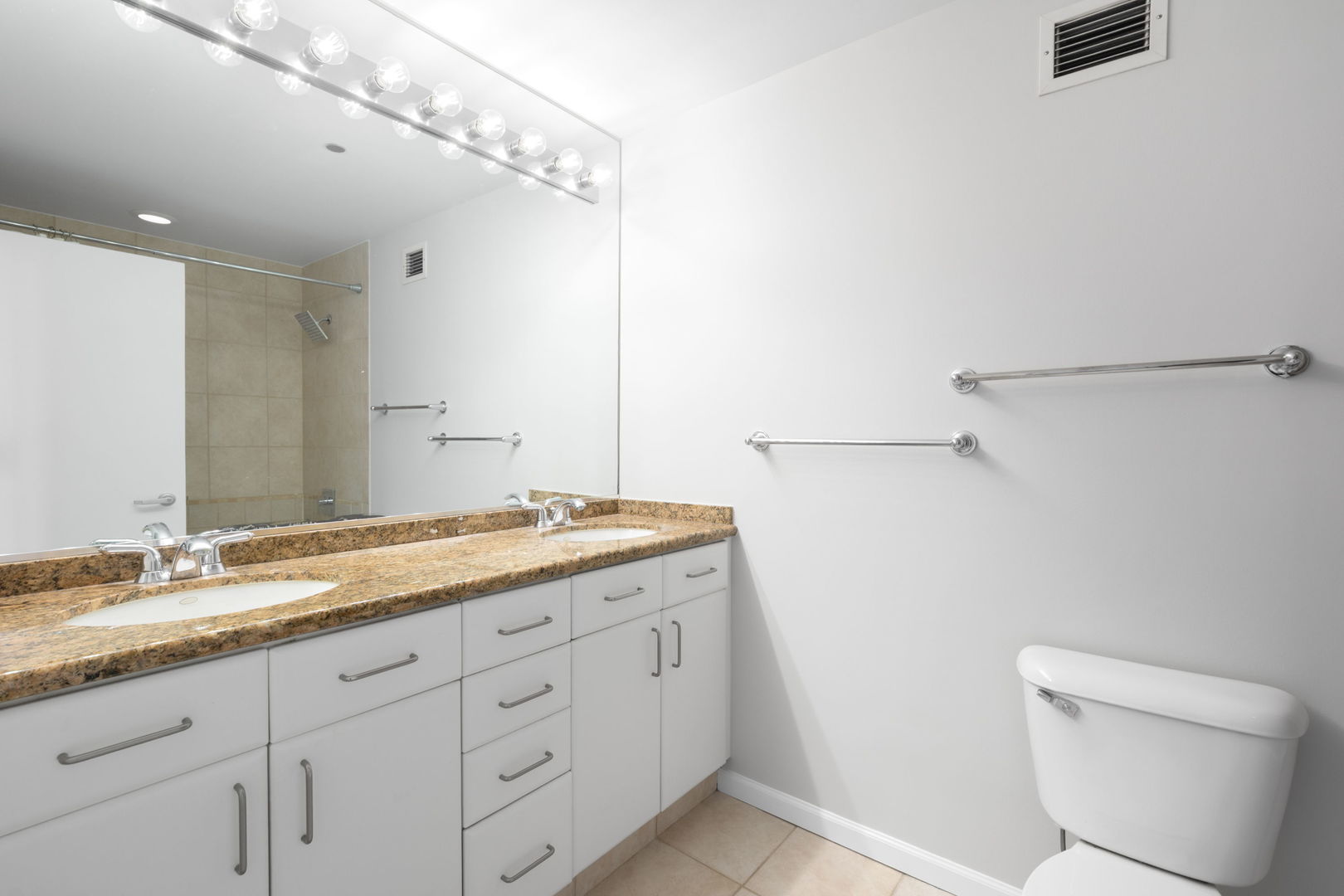 330 N JEFFERSON Street Unit: 2108