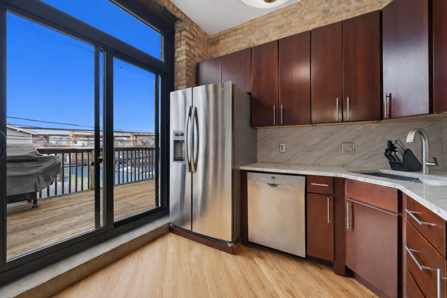 1800 W Roscoe Street Unit: 206