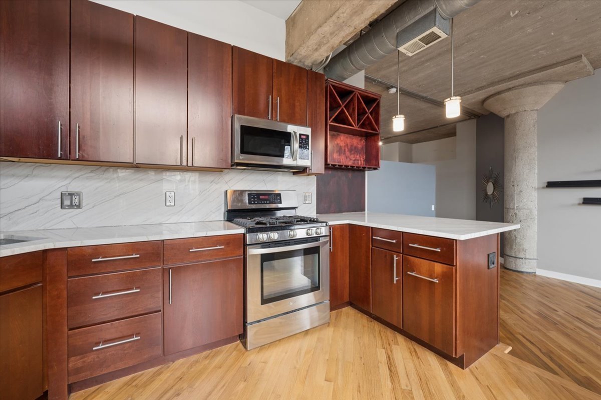 1800 W Roscoe Street Unit: 206