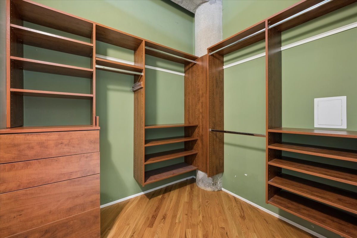 1800 W Roscoe Street Unit: 206