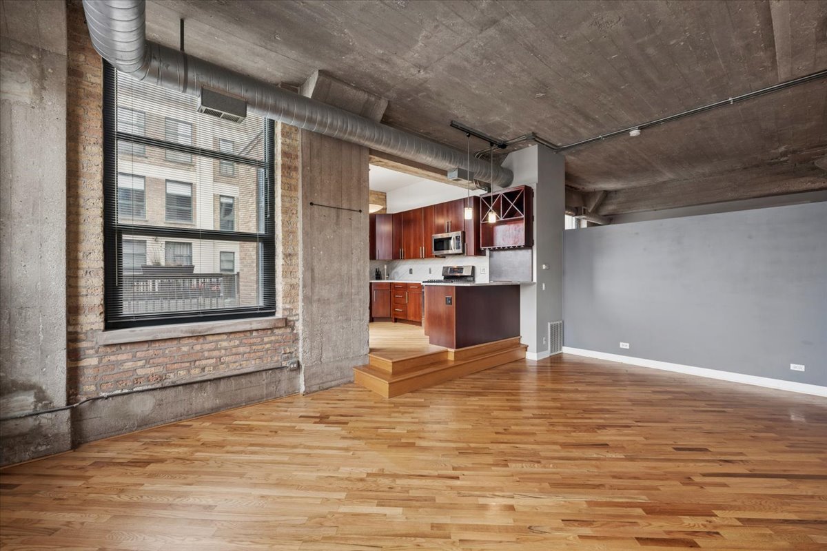 1800 W Roscoe Street Unit: 206