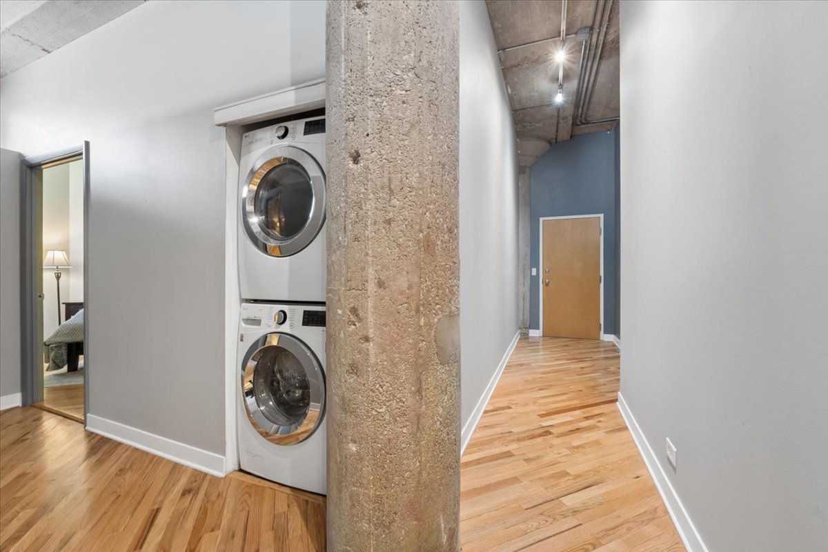 1800 W Roscoe Street Unit: 206