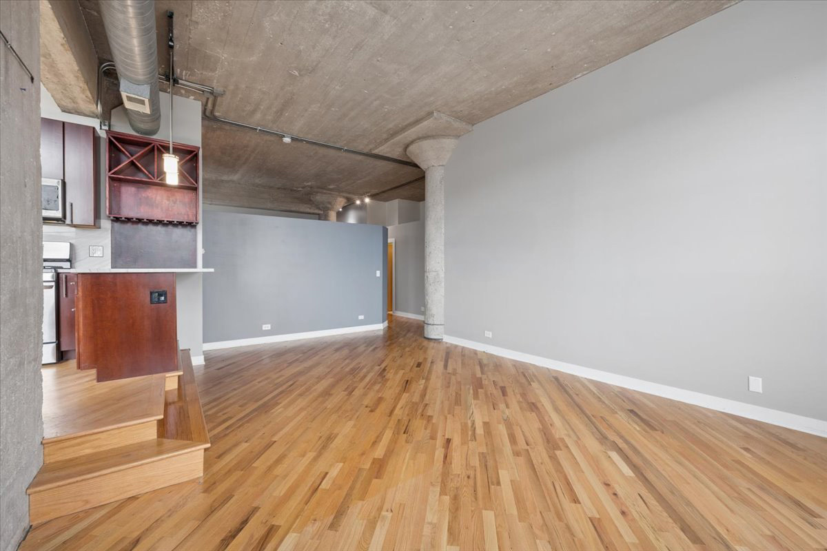 1800 W Roscoe Street Unit: 206