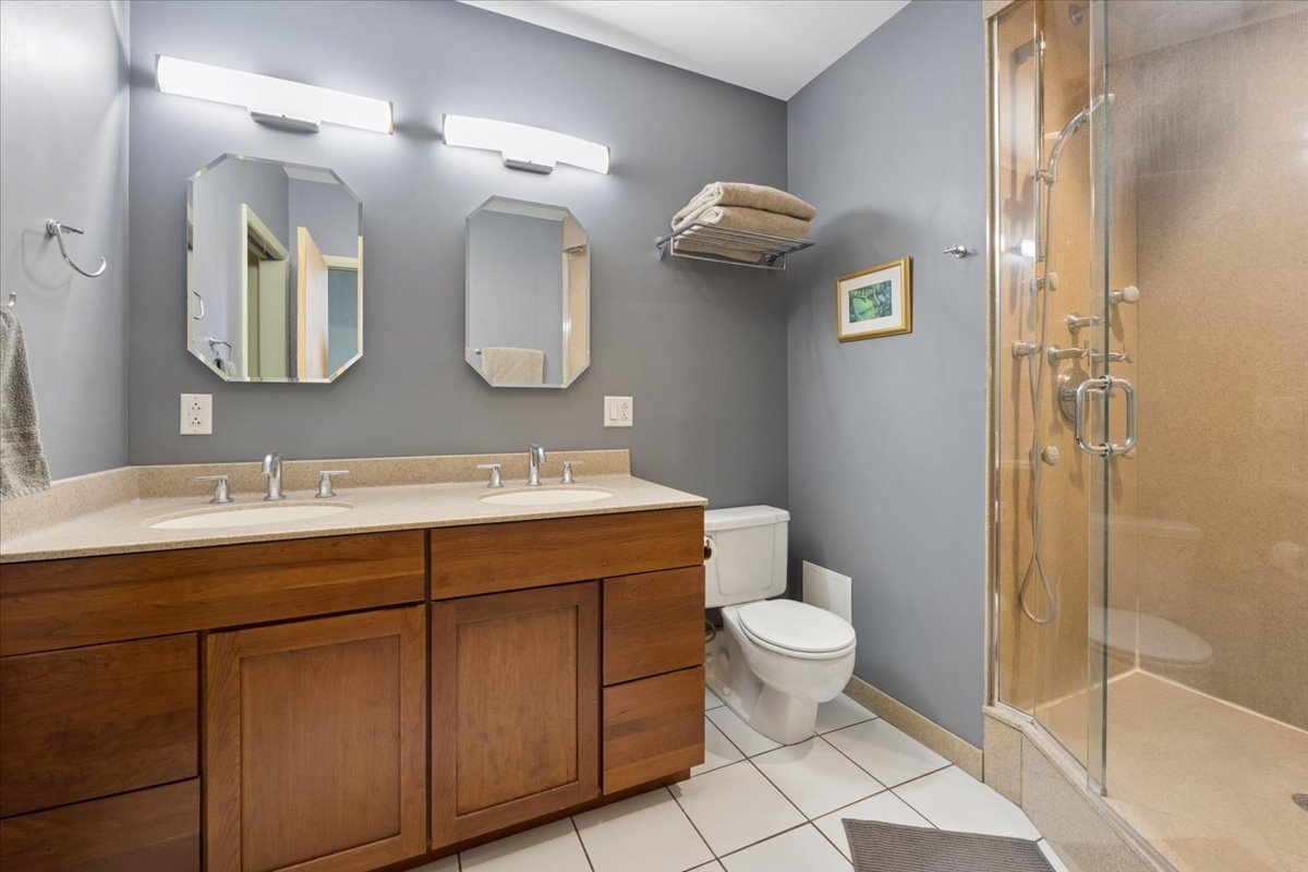 1800 W Roscoe Street Unit: 206