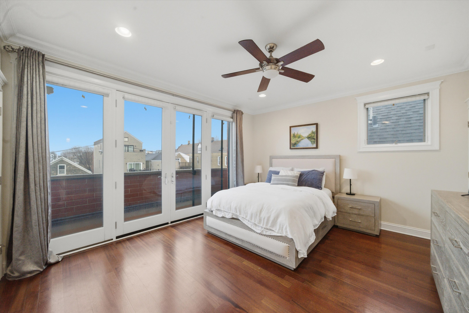 1245 N Greenview Avenue Unit: 3