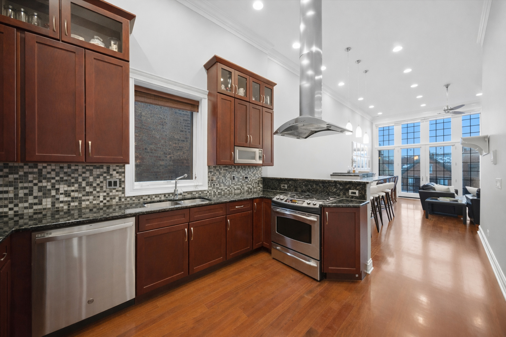 1245 N Greenview Avenue Unit: 3