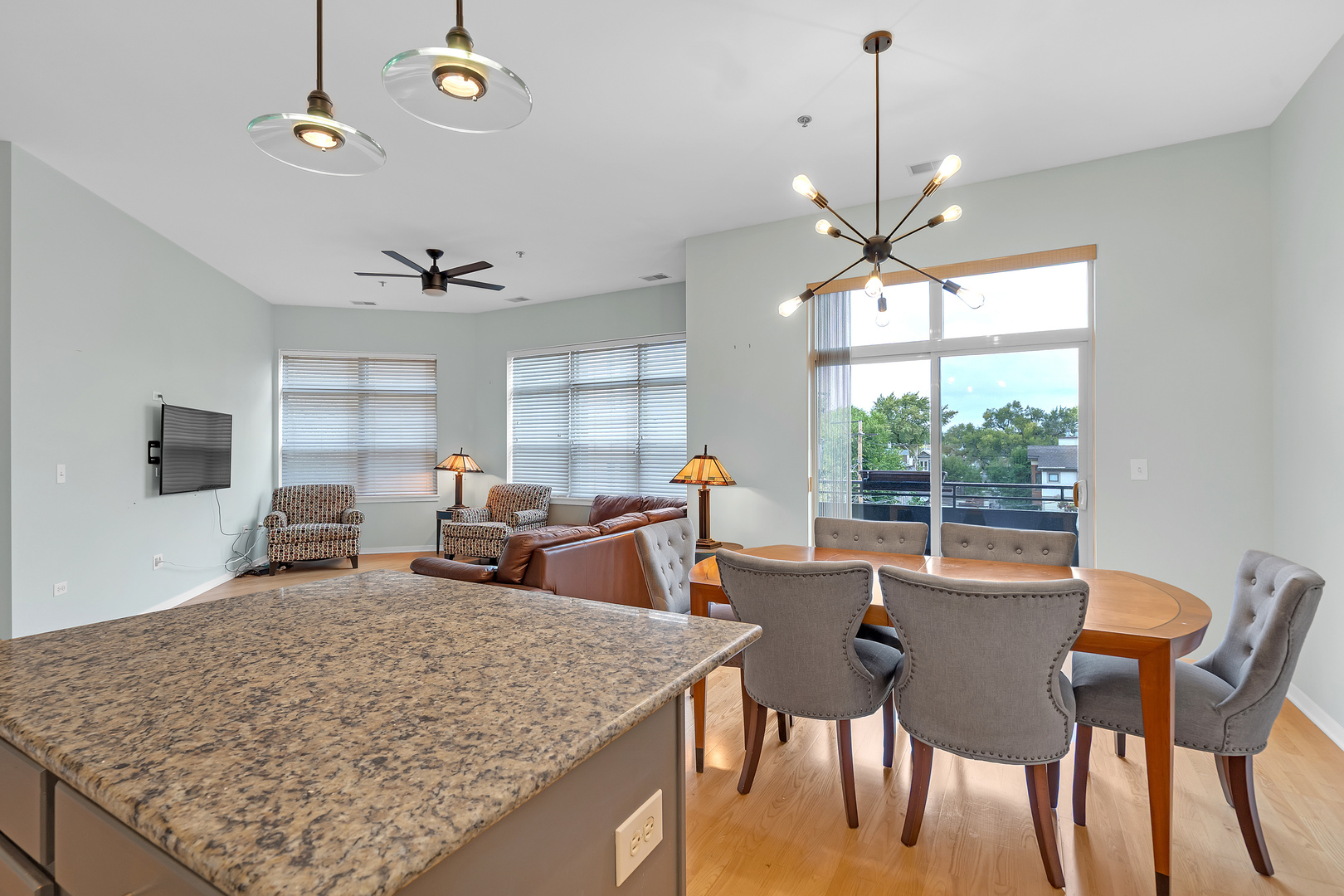 2915 N Clybourn Avenue Unit: 310