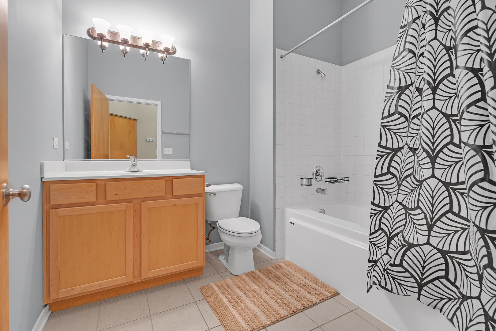 2915 N Clybourn Avenue Unit: 310