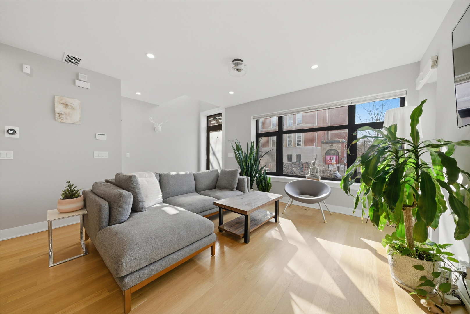 2245 N Rockwell Street Unit: 2