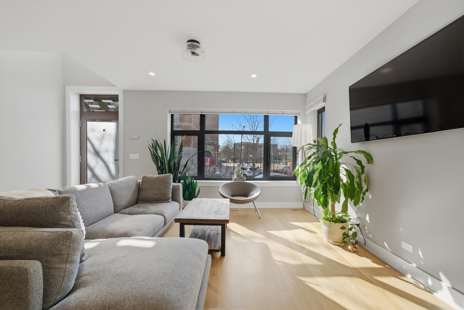 2245 N Rockwell Street Unit: 2