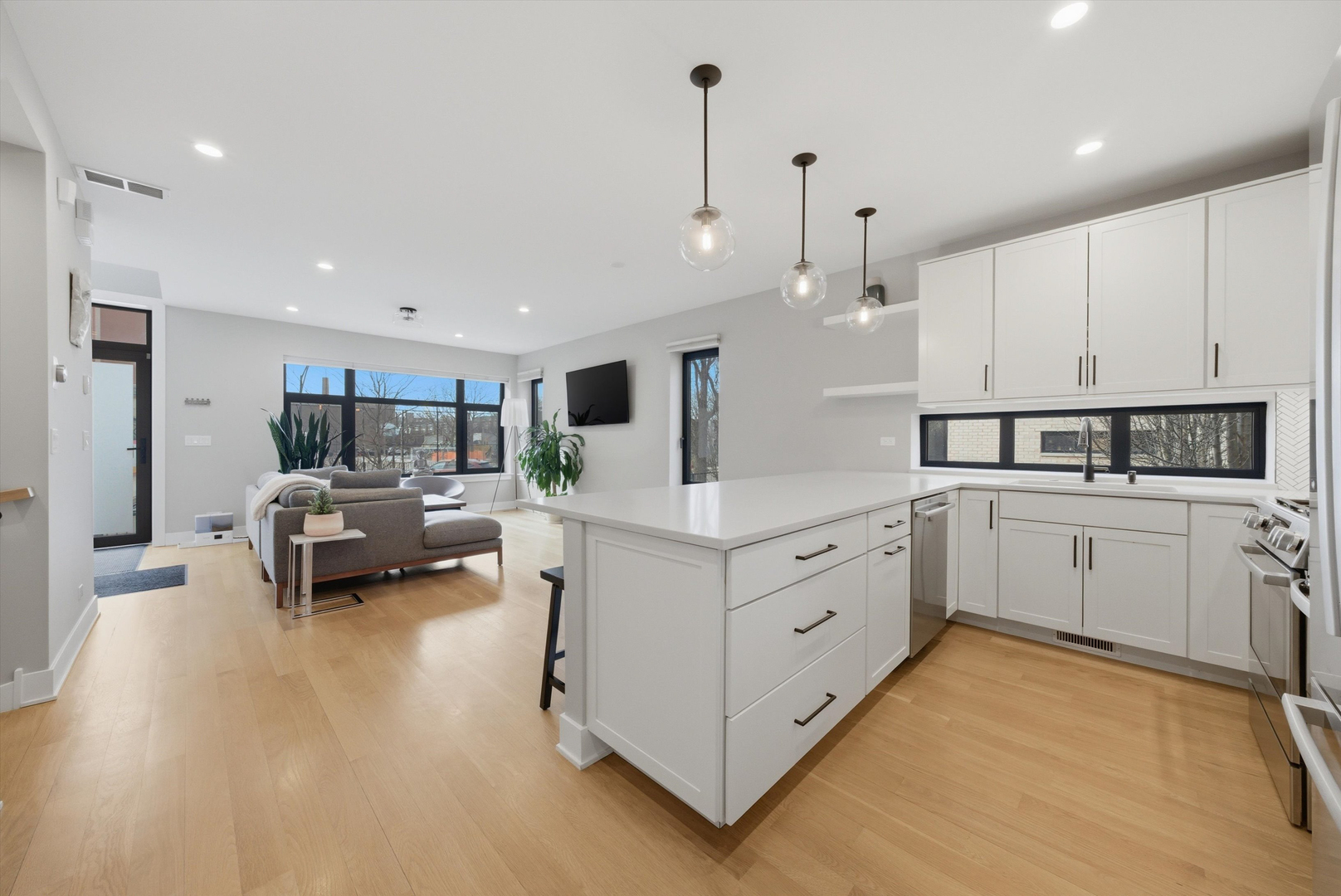 2245 N Rockwell Street Unit: 2