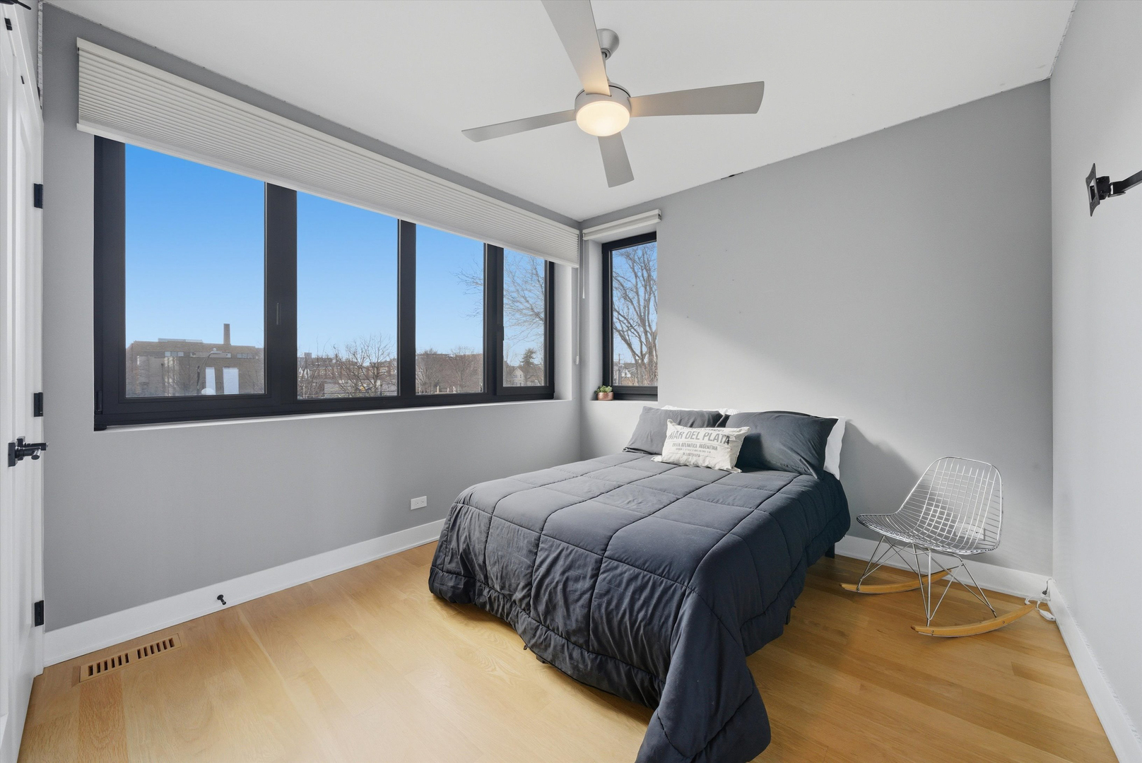 2245 N Rockwell Street Unit: 2