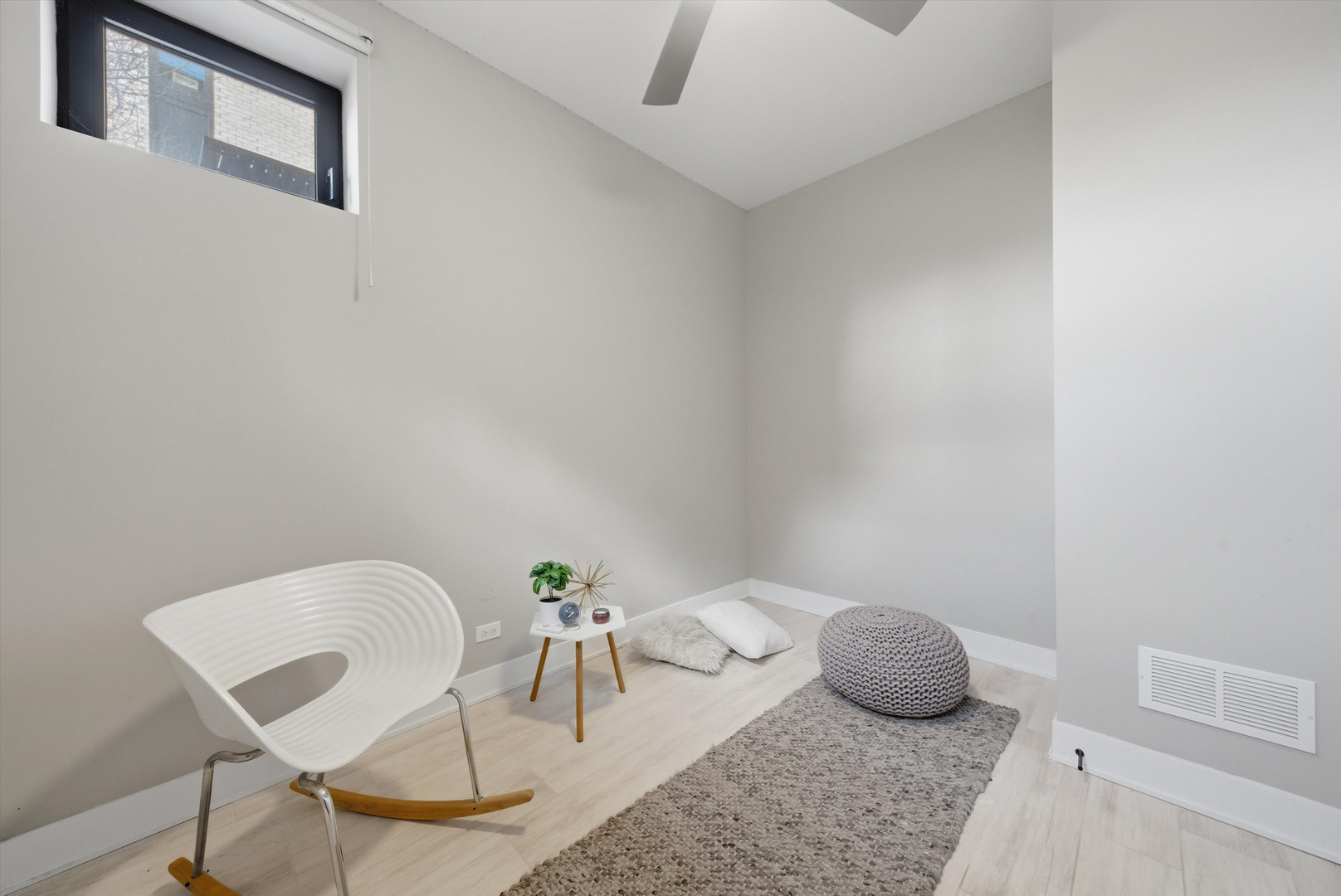 2245 N Rockwell Street Unit: 2