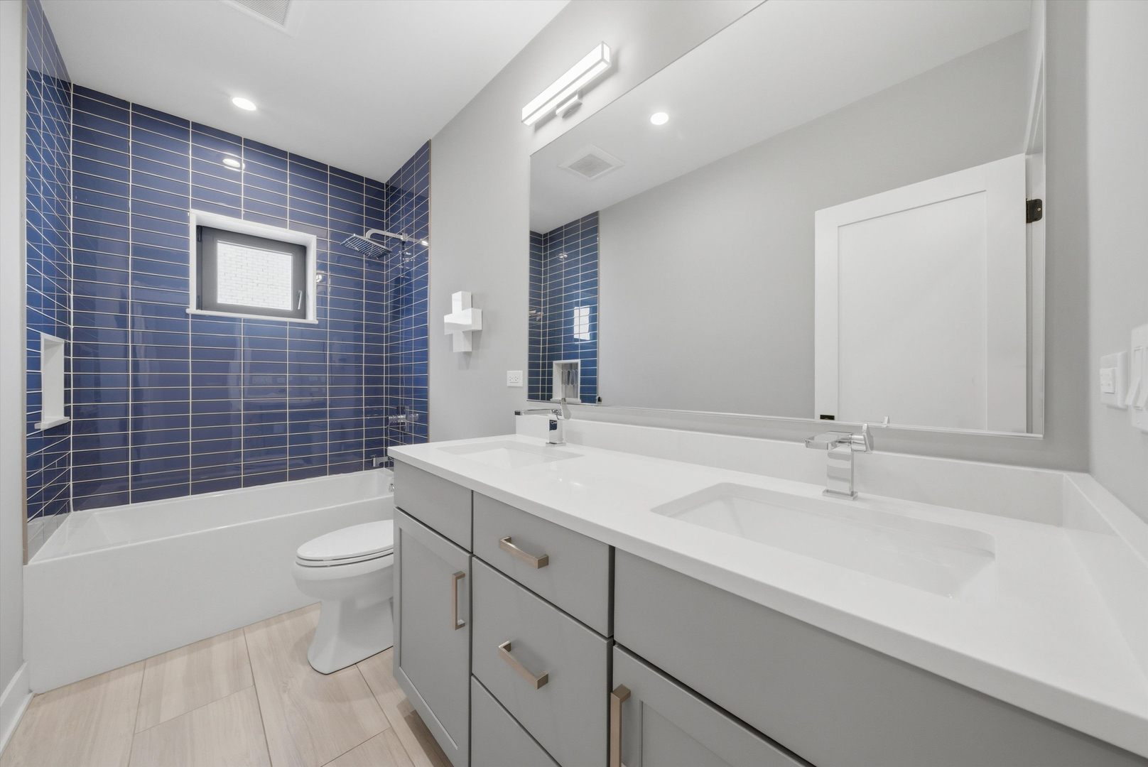 2245 N Rockwell Street Unit: 2