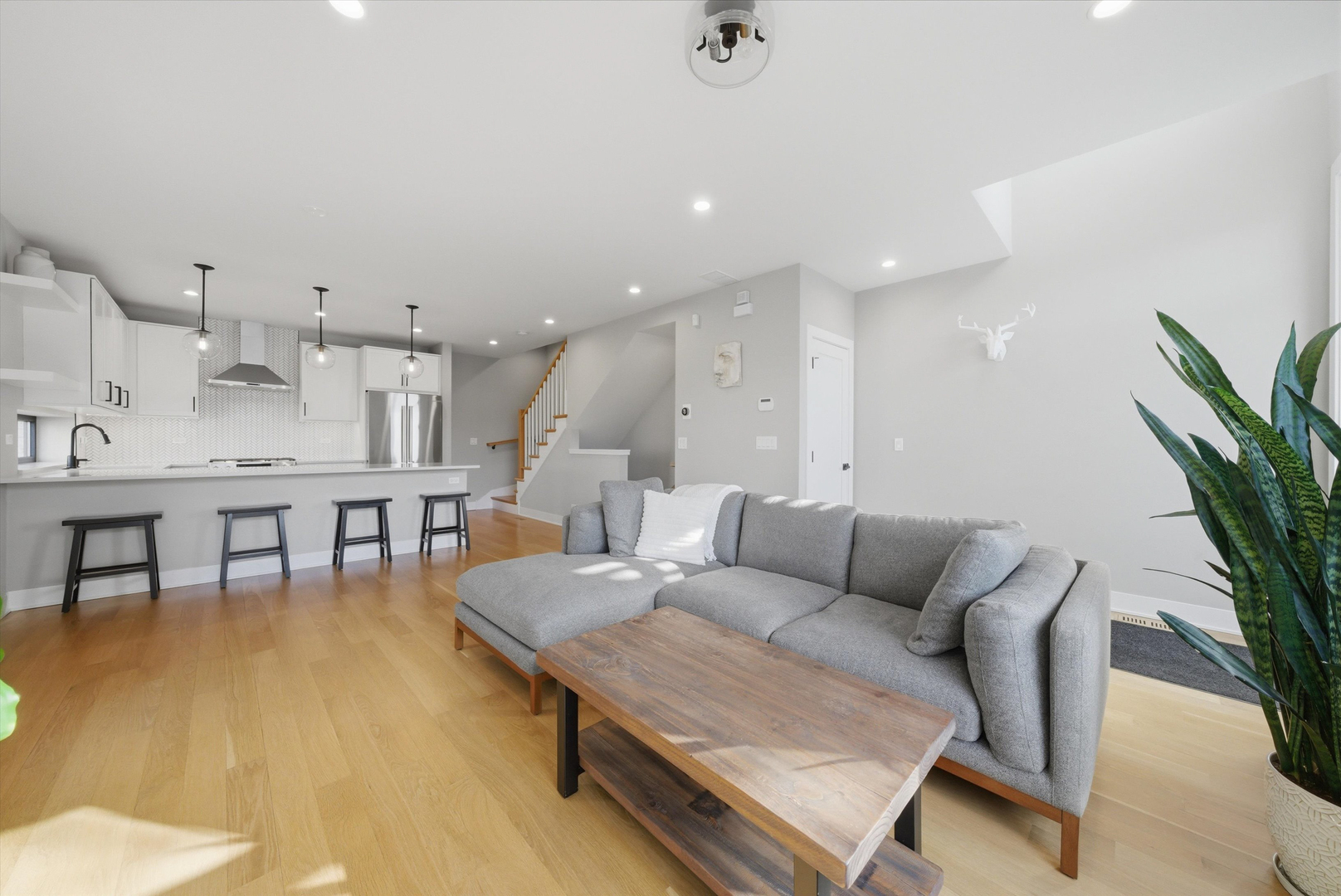 2245 N Rockwell Street Unit: 2