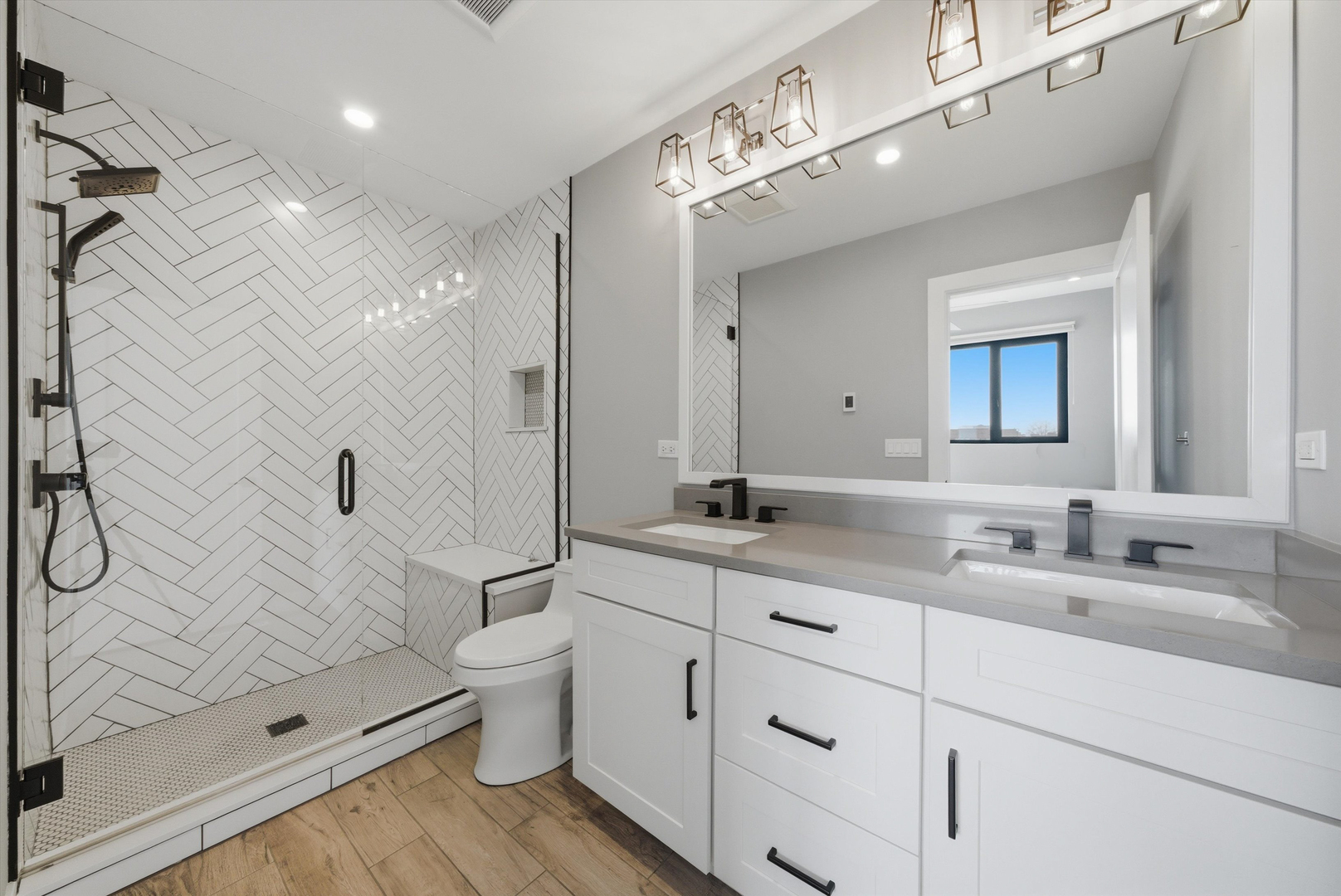 2245 N Rockwell Street Unit: 2