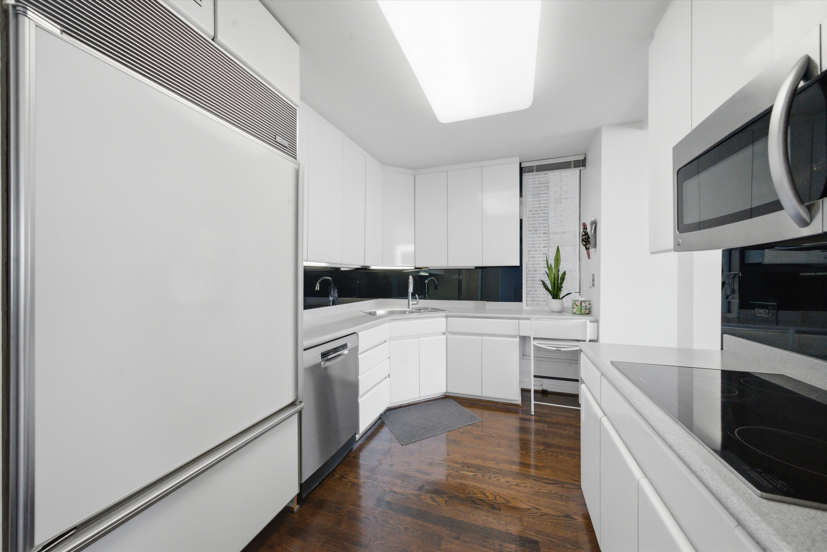 1240 N Lake Shore Drive Unit: 24B