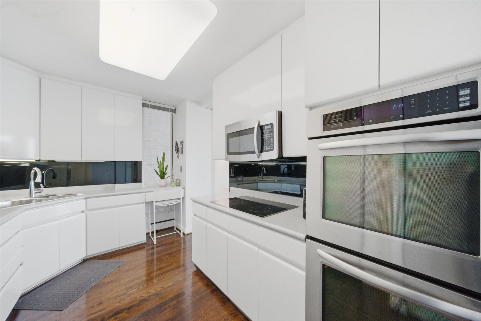 1240 N Lake Shore Drive Unit: 24B